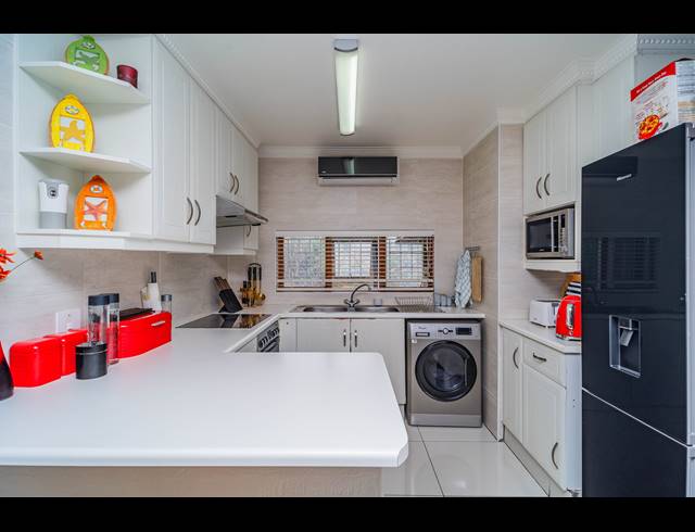 2 BEDROOM APARTMENT FOR SALE IN UMHLANGA CENTRAL